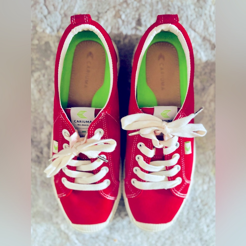 Great pair of Cariuma women's sneakers